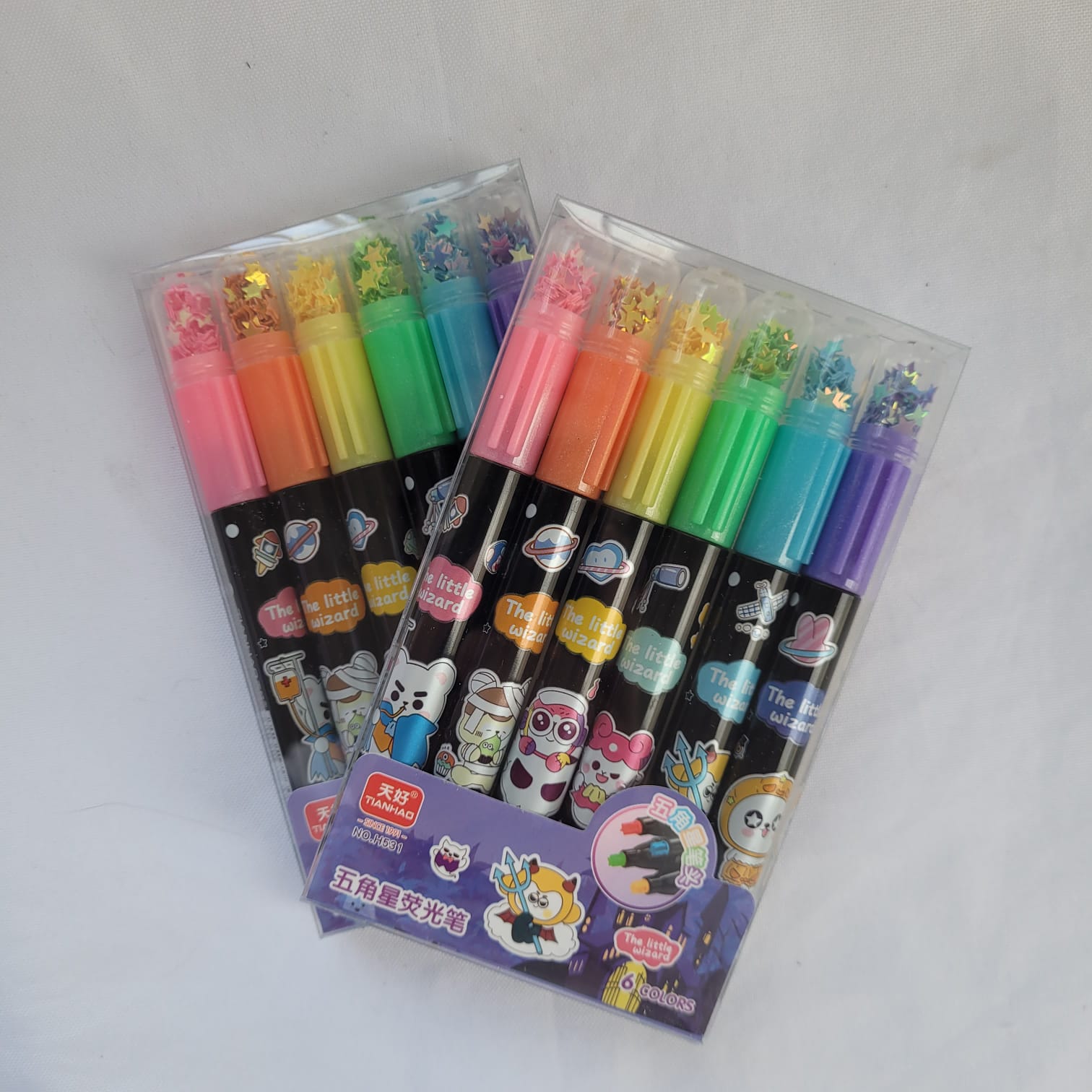 marca_texto_estrelinha_corpo_preto_kit_com_2_estojos_8753_1_8ffb1bf0dc1e25e406719a42f2be1913.jpeg Estojo Canetinha Ponta Estrela Corpo Preto c/ 6 und Importados - Imagem 1