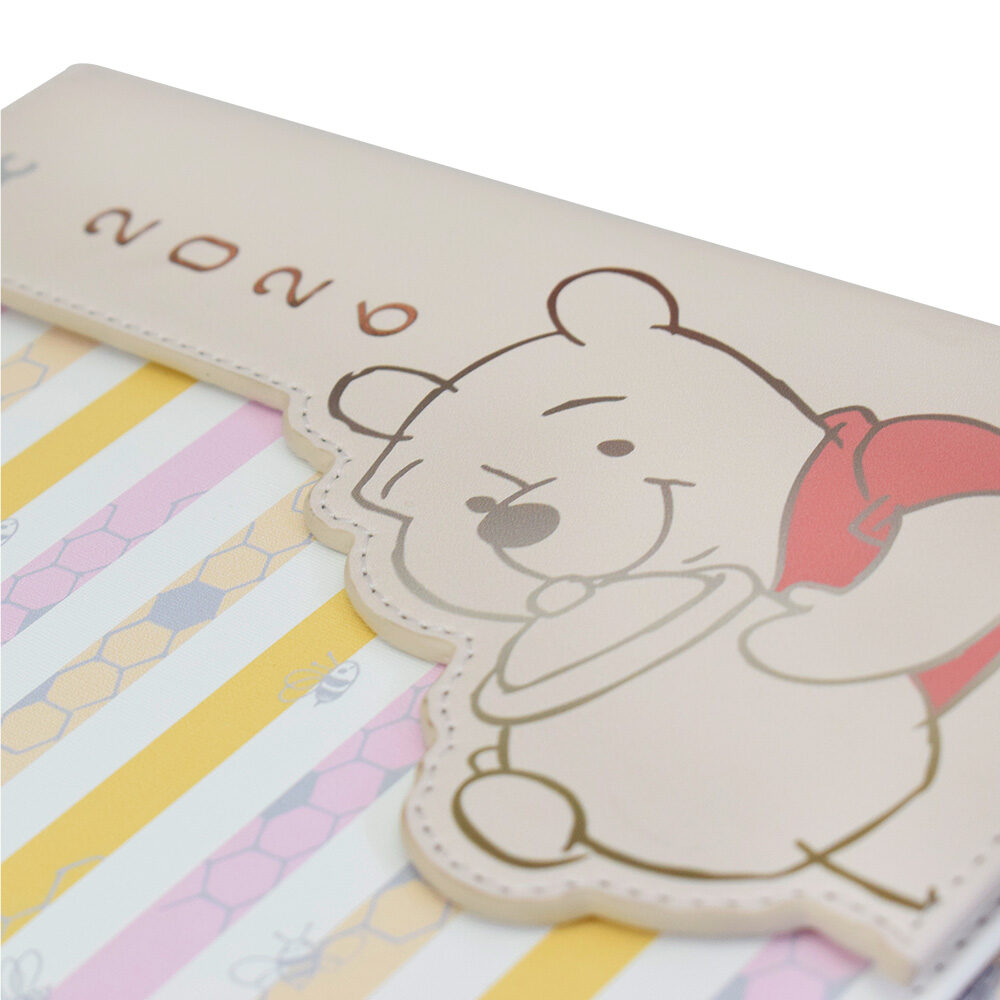 5366-Agenda-A5-Pooh-Detalhe2.jpg Agenda 2026 Maior Pooh - DAC - Imagem 3