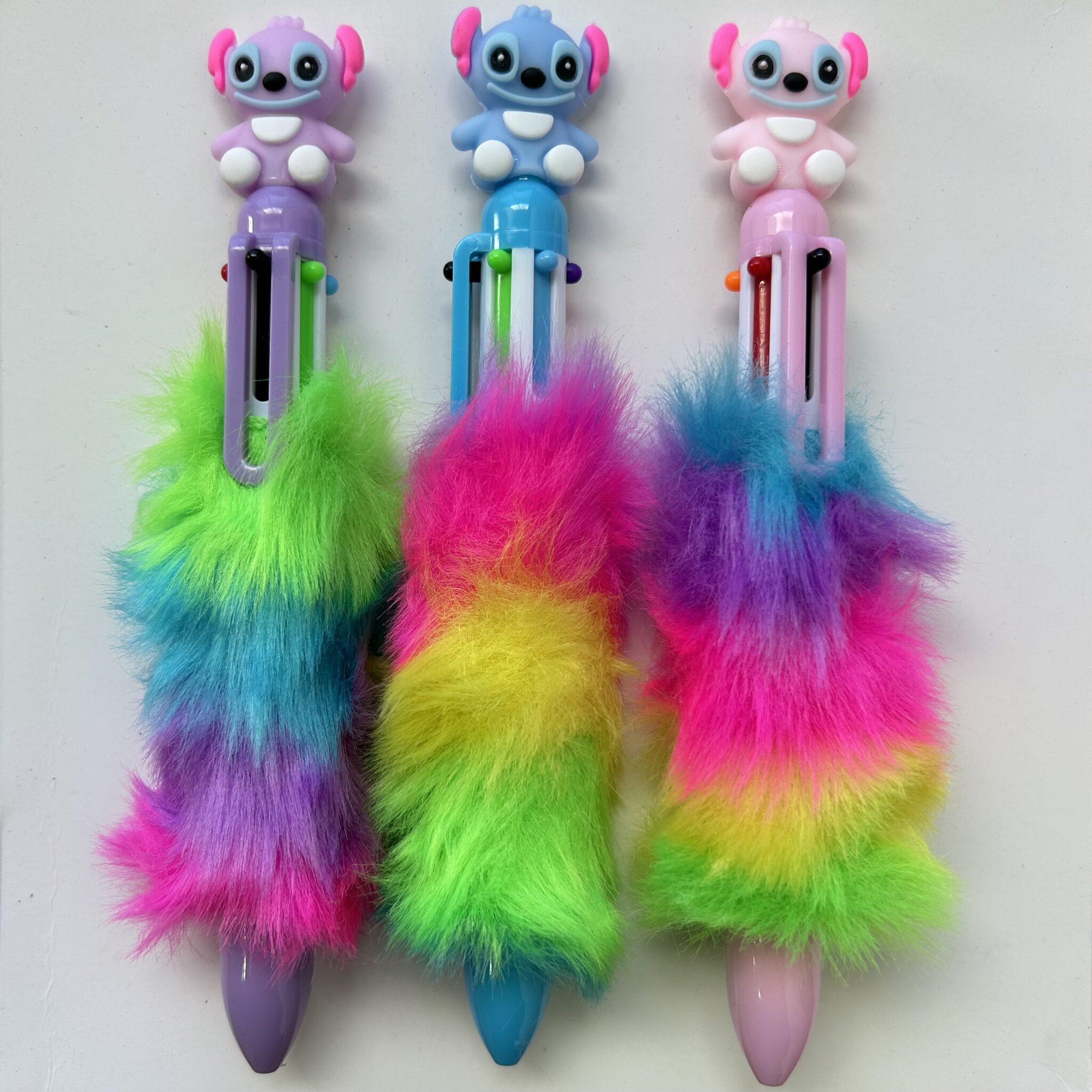IMG-0348.jpg Caneta Fofa Stitch Pelúcia 6 cores - Importados - Imagem 1